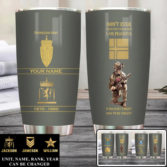 Personalisierter Becher mit Aufschrift „Norwegen-Veteran/Soldat“ mit Rang, Jahr und Namen – 11062401QA