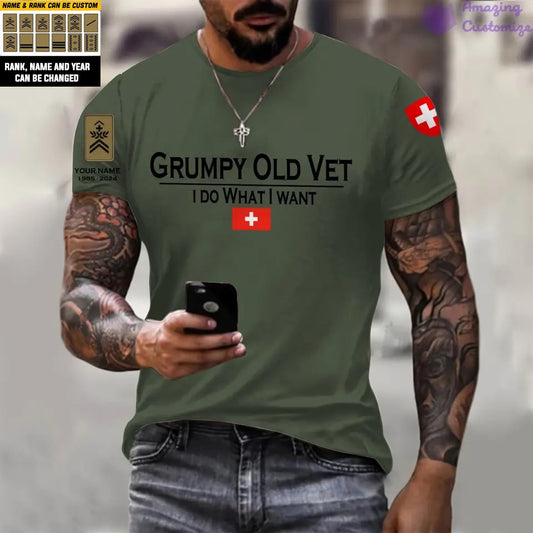 T-shirt personnalisé soldat/vétéran suisse avec nom et grade imprimé sur toute la surface - 24062401QA