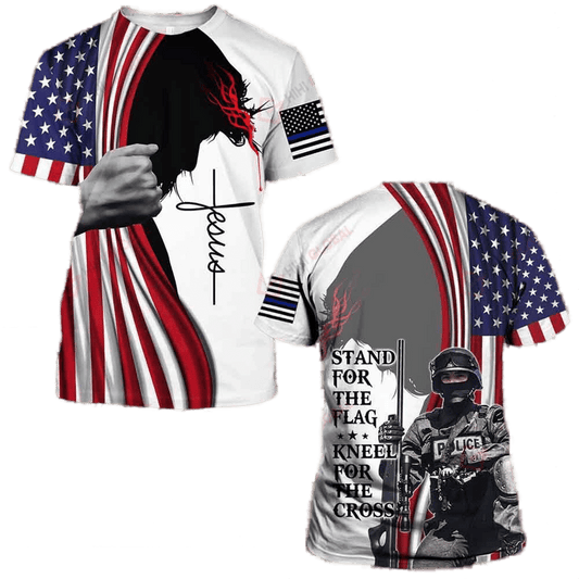 T-shirts « Stand For The Flag » (se tenir debout pour le drapeau), « Kneel For The Cross » (à genoux pour la croix)