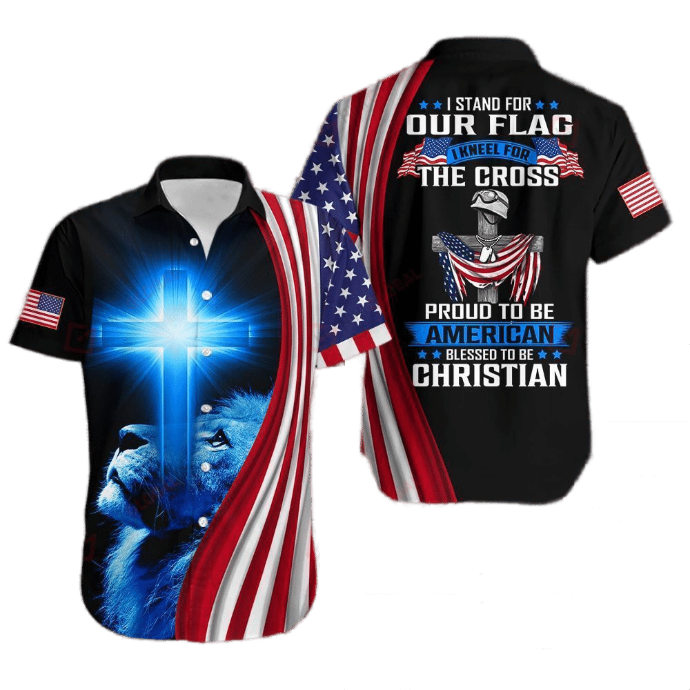 T-shirts « Stand For The Flag » (se tenir debout pour le drapeau), « Kneel For The Cross » (à genoux pour la croix)