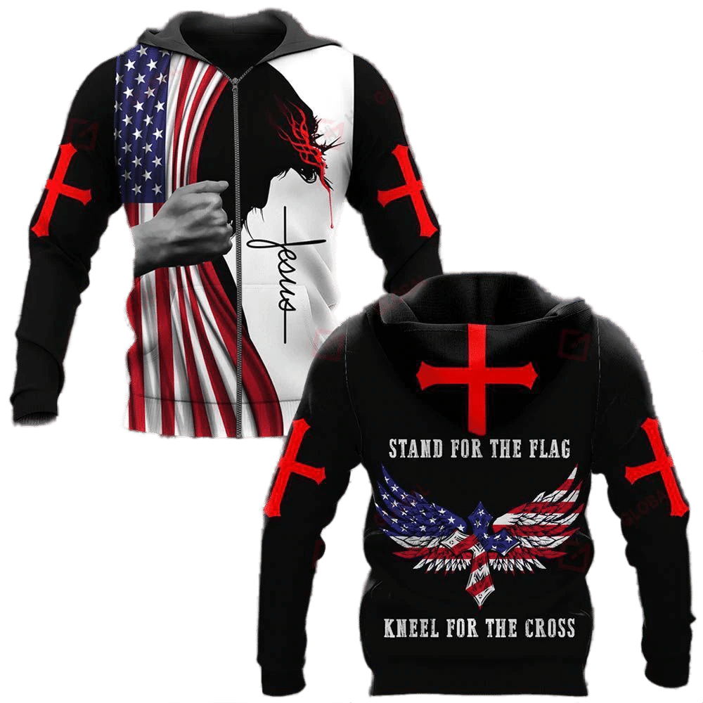 T-shirts « Stand For The Flag » (se tenir debout pour le drapeau), « Kneel For The Cross » (à genoux pour la croix