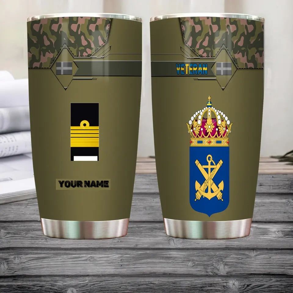 Personalisierter schwedischer Veteran/Soldat mit Rang und Namen, Camouflage-Becher, komplett bedruckt – 3004230001