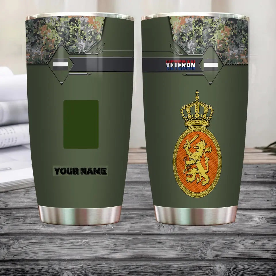 Personalisierter niederländischer Veteran/Soldat mit Rang und Namen, Camouflage-Becher, komplett bedruckt – 3004230001