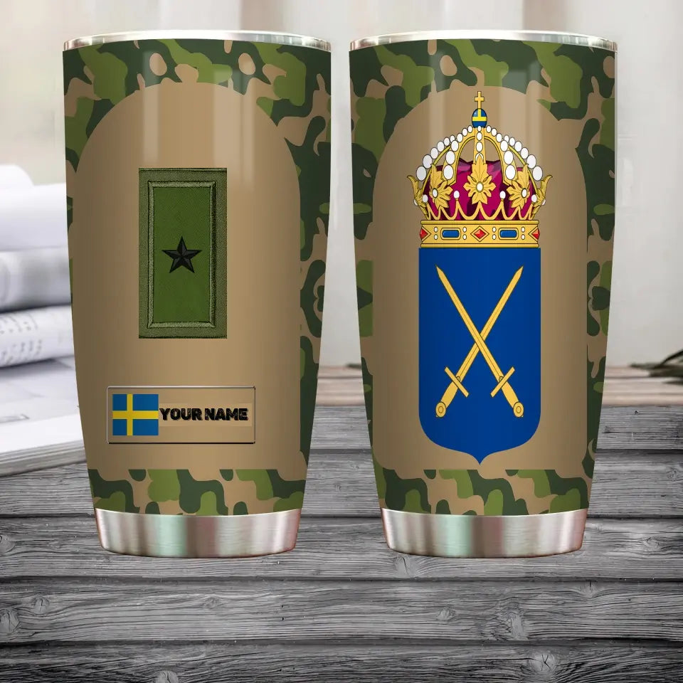 Personalisierter schwedischer Veteran/Soldat mit Rang und Namen, Camouflage-Becher, komplett bedruckt – 3004230003