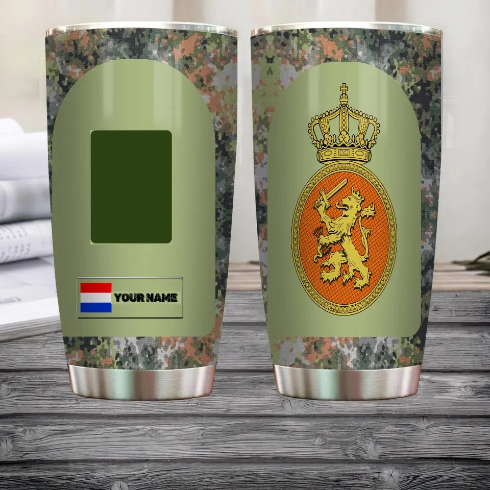 Personalisierter niederländischer Veteran/Soldat mit Rang und Namen, Camouflage-Becher, komplett bedruckt – 3004230003