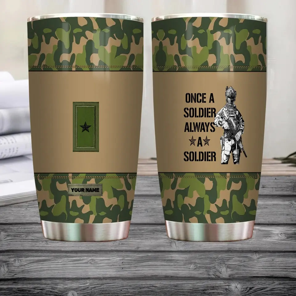 Verre à vin personnalisé avec motif camouflage pour vétéran/soldat suédois, avec rang et nom, imprimé sur toute la surface - 0805230004